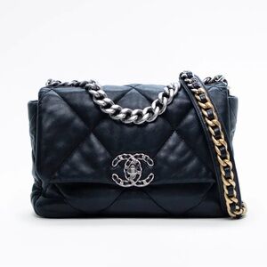 Chanel
Lambskin Chanel 19 Flap Bag